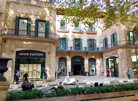 Find Louis Vuitton Stores in Spain 